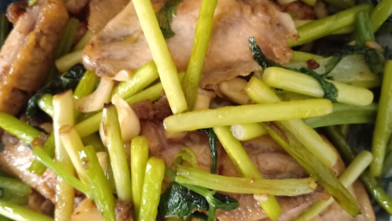 蒜苔鸡翅