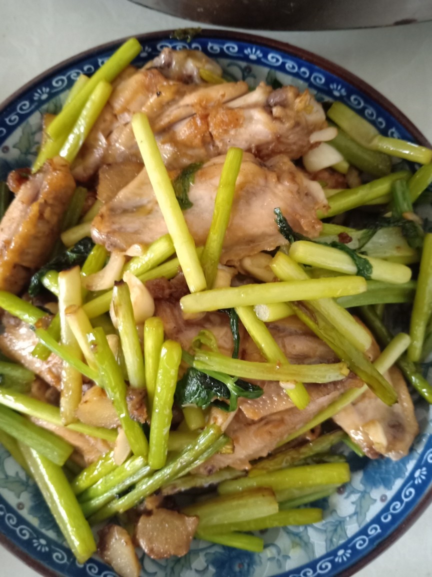 蒜苔鸡翅