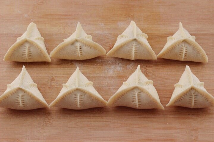 十味 经典的红糖三角馒头,依次做好所有的面团。
