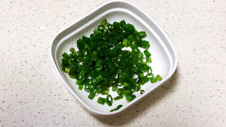 十味 私房菜 红油脑花,香葱叶切成末