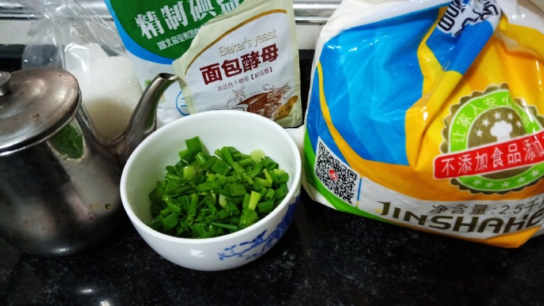 十味 葱油花卷,如图准备好所需食材