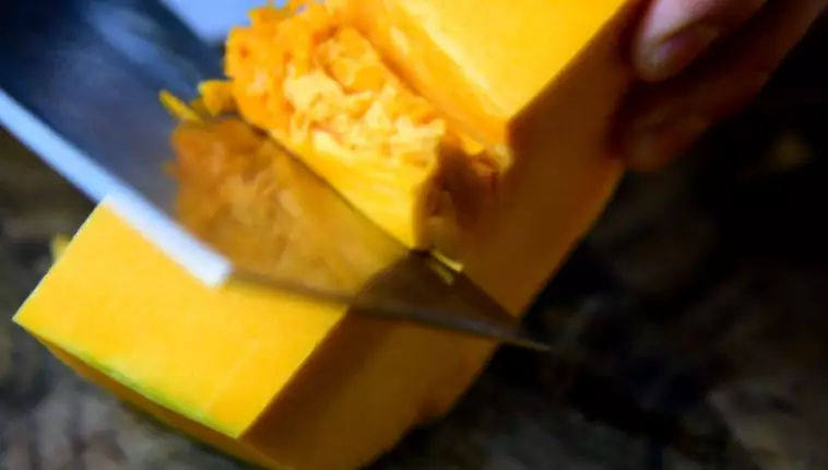 超简易!如何巧做韩式南瓜粥,南瓜去皮,去囊