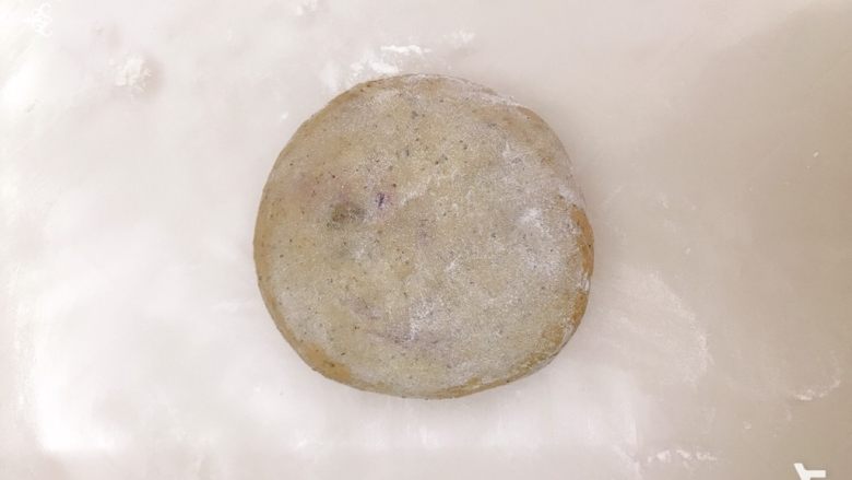 红茶蓝莓贝果,一发至1.5倍大,两面沾粉,光滑面朝上
