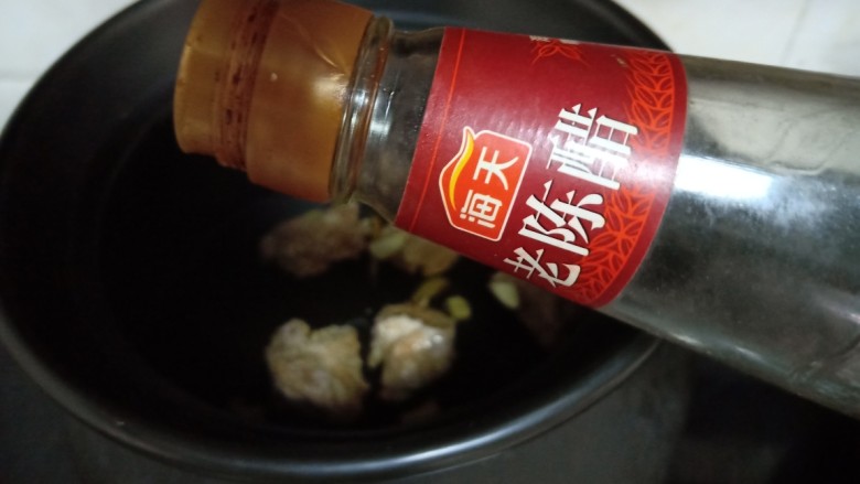 十味 萝卜炖排骨汤,滴两滴醋,醋可以帮助煮出来排骨中的钙质