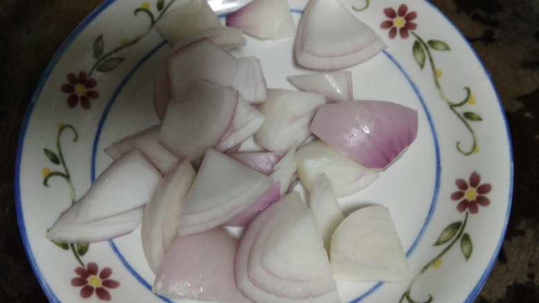 十味 鸡公煲炖土豆,
<a style='color:red;display:inline-block;' href='/shicai/ 29'>洋葱</a>切滚刀块