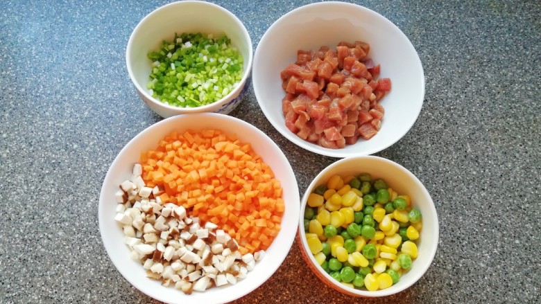 咖喱牛排炒饭, 一切准备就绪,开始炒饭。