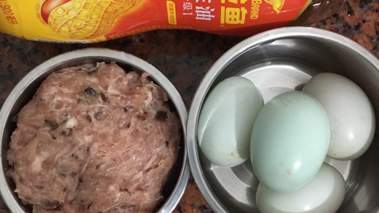 十味  咸蛋黄肉丸,准备材料
