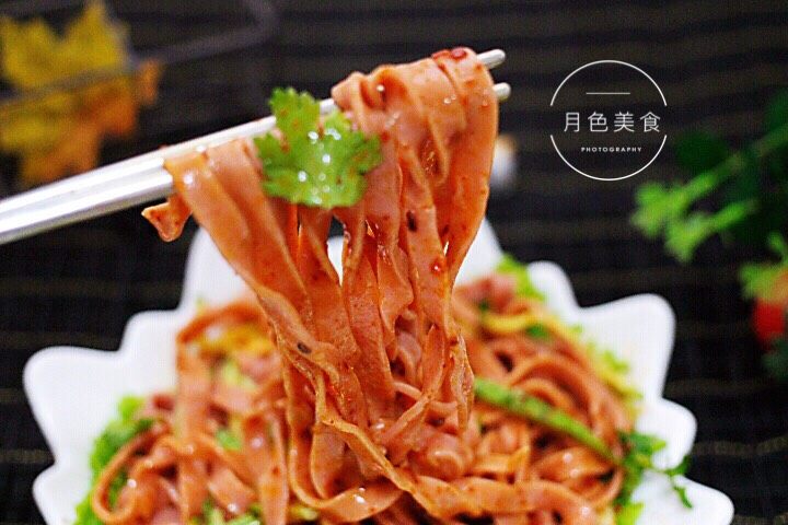 十味 美味油泼面,吃上一口超级满足呀。