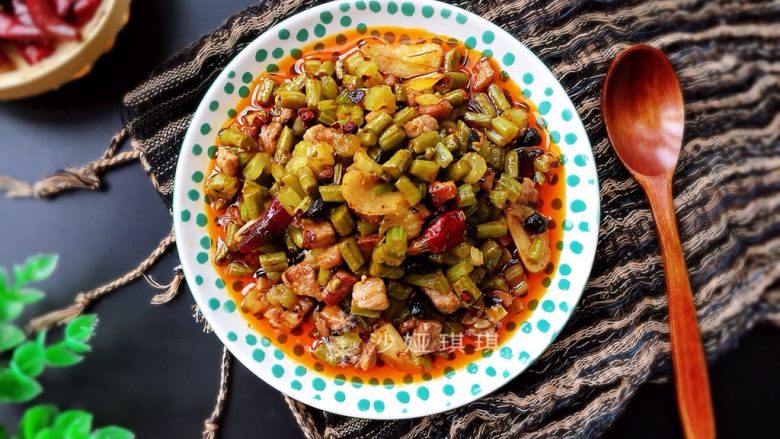 十味 泡豇豆炒牛肉粒,下饭神器!