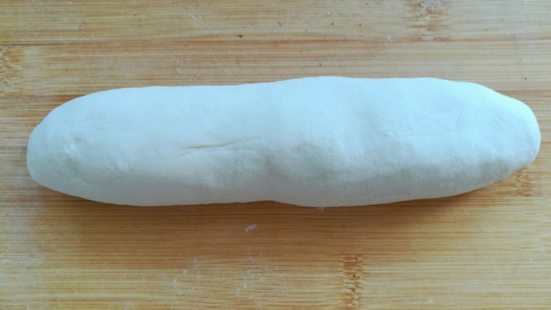 椒盐葱油饼,醒好的面团搓长条