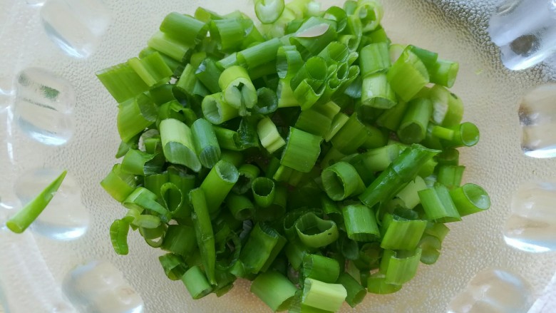 椒盐葱油饼,<a style='color:red;display:inline-block;' href='/shicai/ 3250'>葱</a>切末