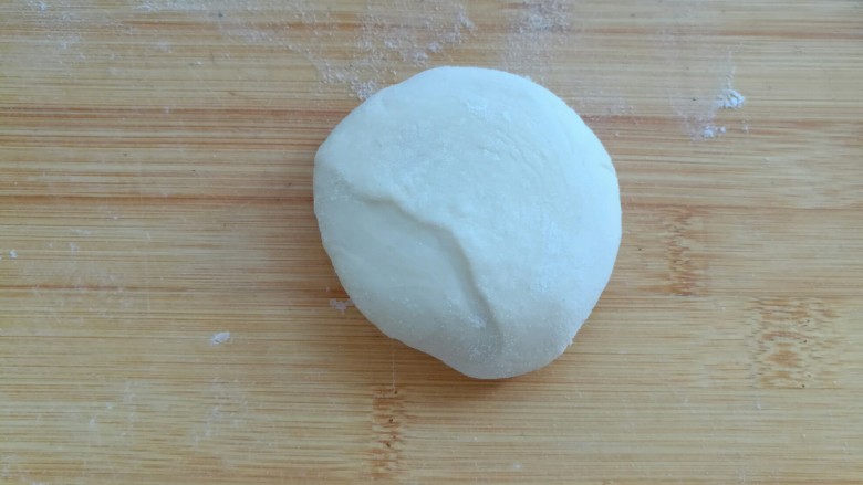 椒盐葱油饼,把面剂子按扁