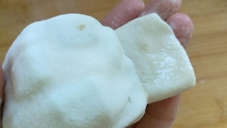 椒盐葱油饼,收口抹点清水更容易粘