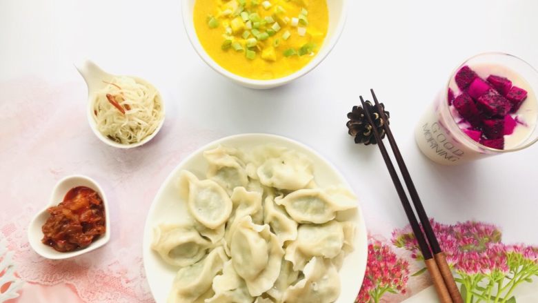 蟹黄豆腐,一勺蟹黄豆腐 一口饺子 好舒服的早餐😋