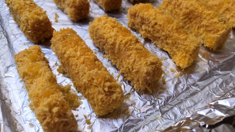 十味 香酥南瓜条,最后再在南瓜条上滴入几滴油。