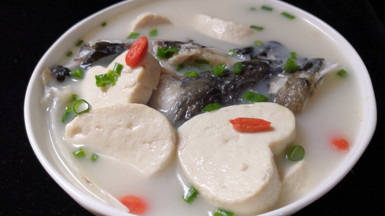 十味 鱼头豆腐汤,一道非常鲜美的鱼头豆腐汤就完成了。