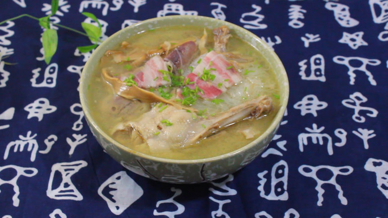 滋补老鸭粉丝汤