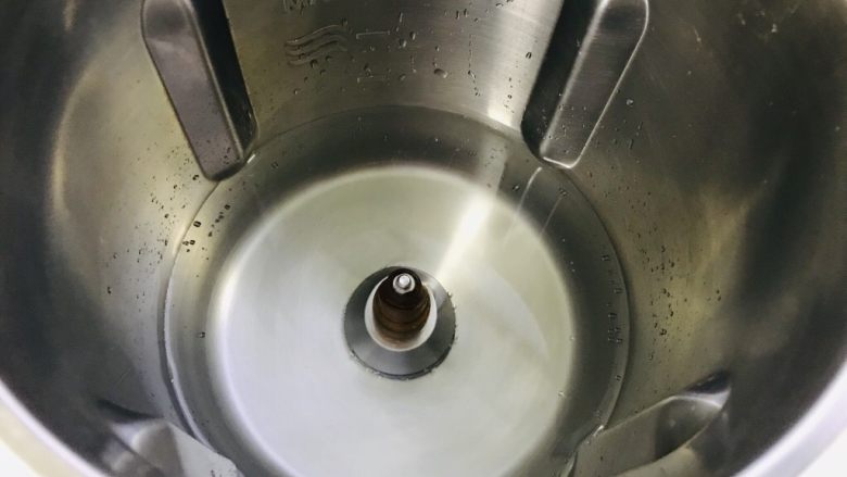 猪肉糯米烧麦,煮锅中加入750克水烧开
设置: 5分钟120度。