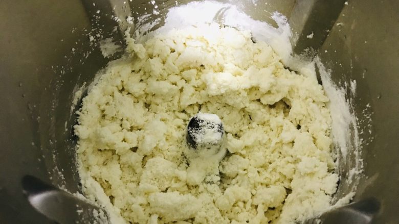 猪肉糯米烧麦,300克面粉170克开水(开水要慢慢加不要一下子全部加入)
设置:1分钟1档
2分钟3档