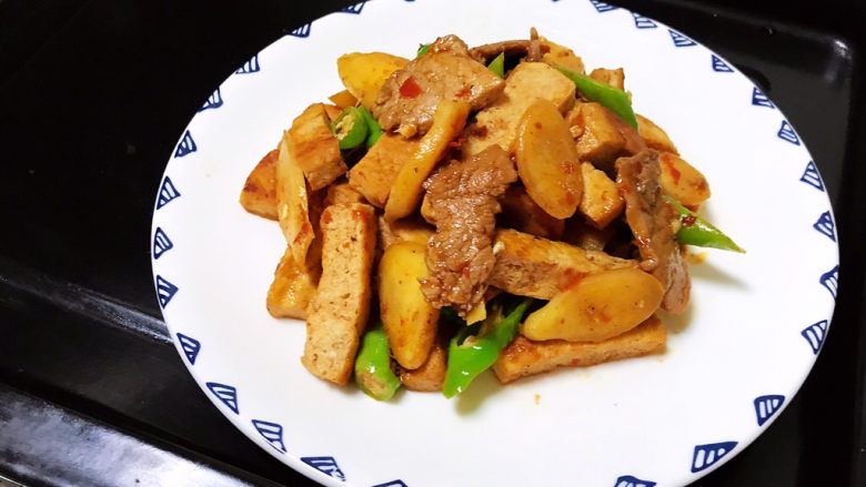仔姜炒豆腐,仔姜炒豆腐口感独特,微辣鲜香~