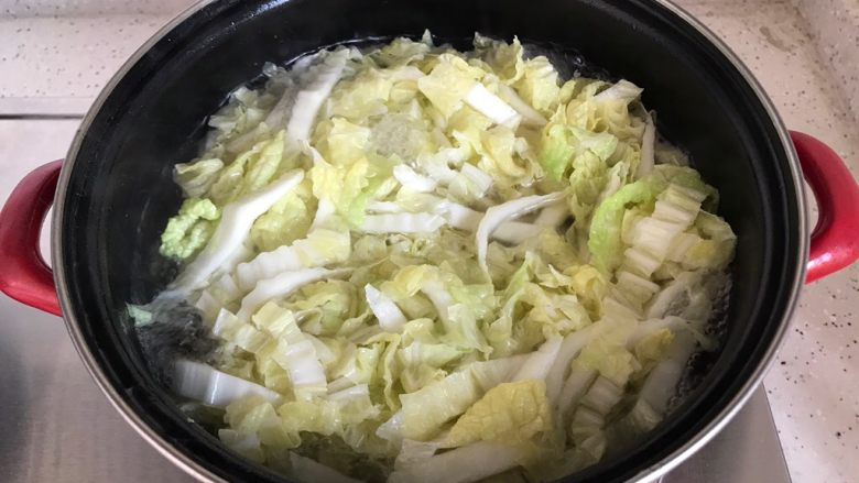 一鸡两吃(白切鸡 鸡汤白菜),中大火煮2.3分钟