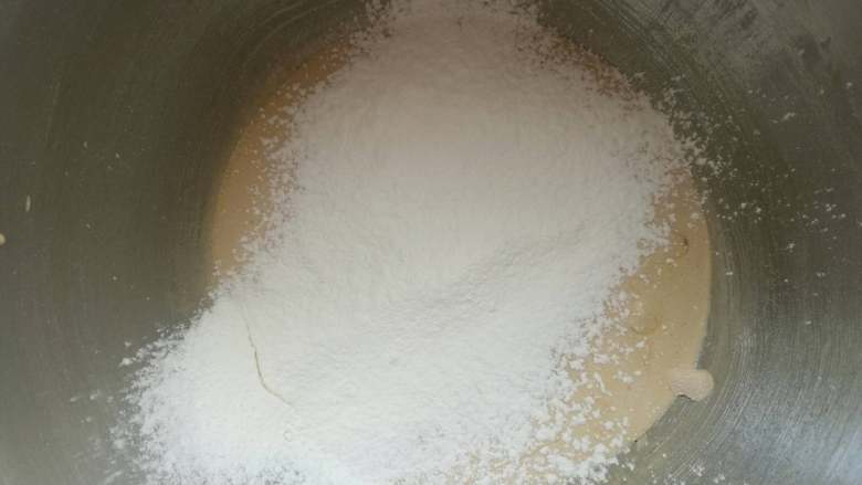 布雷斯特泡芙排,加入25克玉米淀粉拌匀