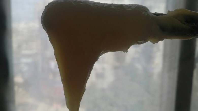 布雷斯特泡芙排,观察面糊状态,提起面糊成倒三角即可