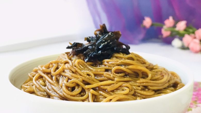 葱油拌面,香香的葱油拌面🍜有没有诱惑到你🤤