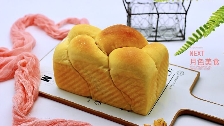 超级的软妹子牛奶豆沙吐司,百吃不厌的吐司豆沙辫子面包,好吃到没有朋友。