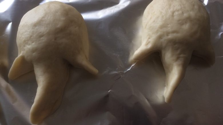 幽灵小面包，万圣节也要萌萌哒,放入预热好的空气炸锅内；