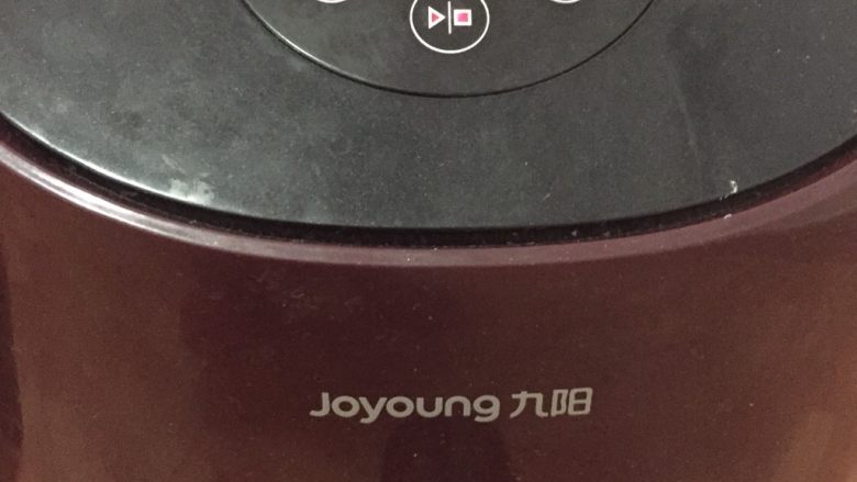 幽灵小面包，万圣节也要萌萌哒,170度烘烤15分钟（中间注意加盖锡纸，最好不要上色），然后出锅放凉；