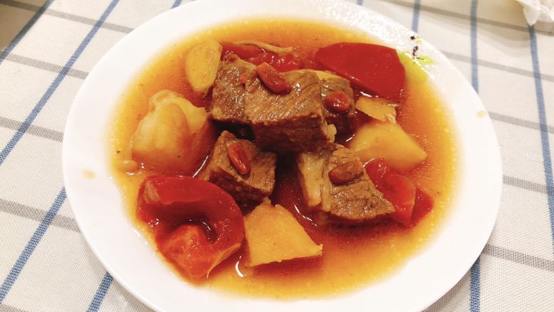 西红柿土豆炖牛腩,成品图。