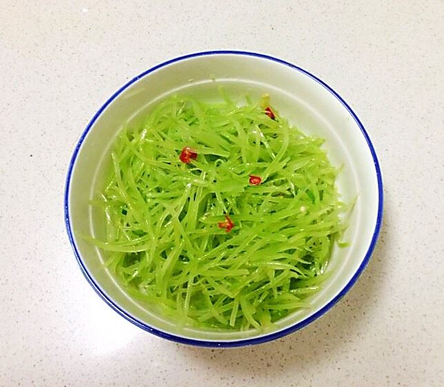 十分钟快手菜 凉拌椒香笋丝,调匀即可