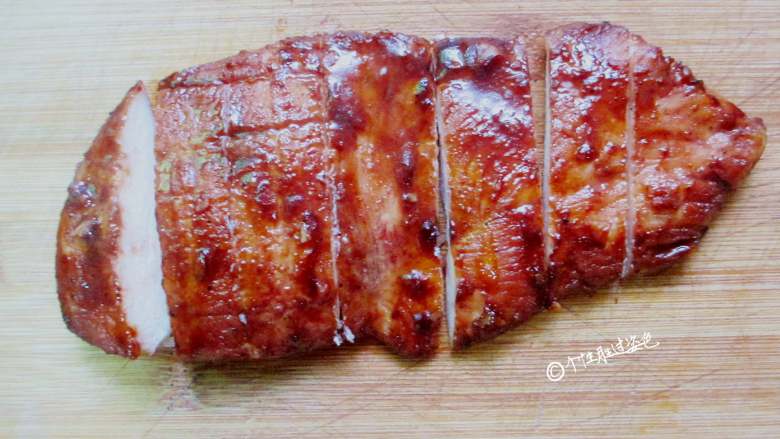叉烧鸡排饭,好后,取出待表面温度降下来后,切片
