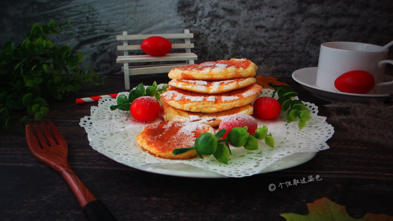 舒芙蕾松饼,金黄色的松饼，按压下去十分有弹性