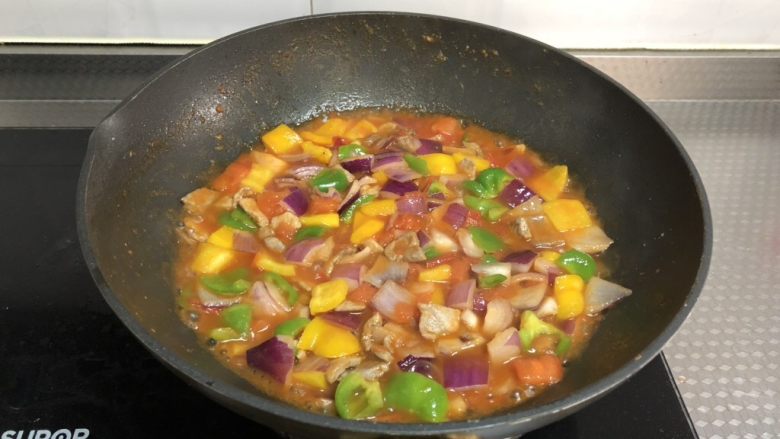 西北风味炒面,炒至断生,出汤汁,如果蔬菜熟了还是没有汤汁可以加入适量清水