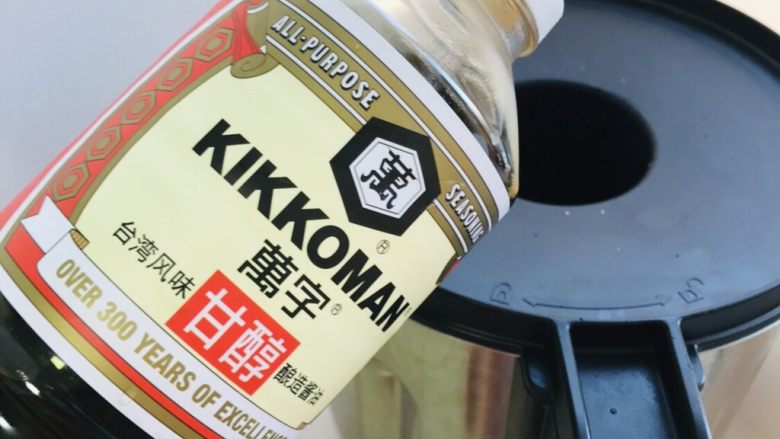东北大骨头炖酸菜,加入这道菜的调味品:万字甘醇酱油。
设置: 2分钟120度L档