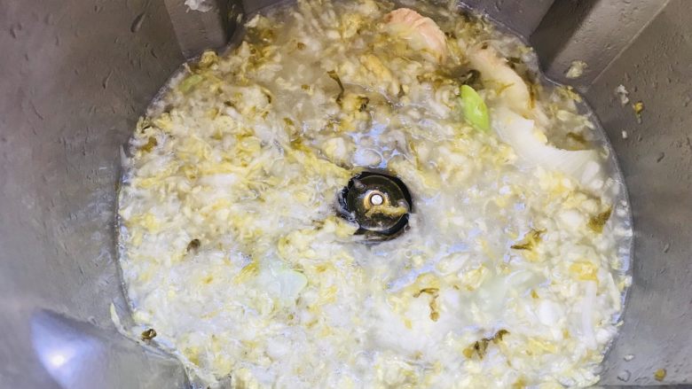 东北大骨头炖酸菜,加入猪骨棒、大骨头老汤。
设置: 12分钟120度L档