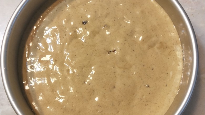 枣泥蛋糕,从高处摔几下消泡,烤箱150℃ 60分钟