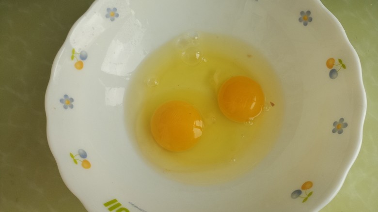 炒鸡蛋,打两个<a style='color:red;display:inline-block;' href='/shicai/ 9'>鸡蛋</a>