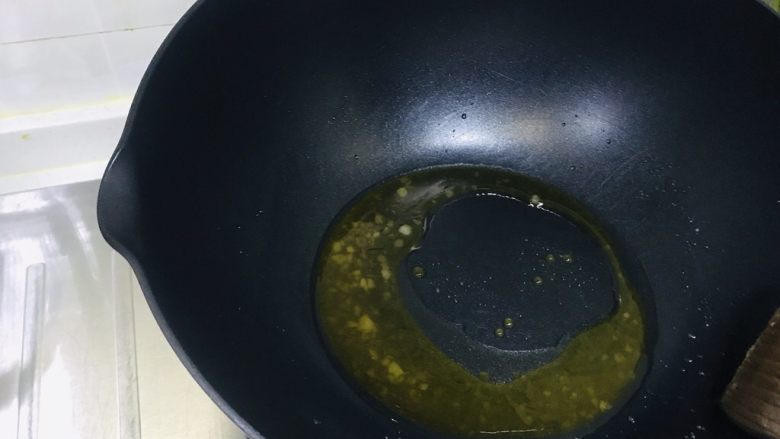糖醋排骨,糖化到这个程度就差不多了，然后准备倒入排骨。