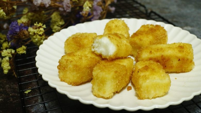 炸鲜奶,外酥里嫩，好吃😋