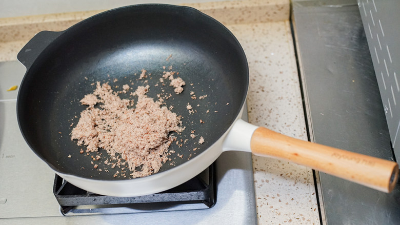 8个月以上宝宝辅食超细腻牛肉松做法,第一次打好是这样的