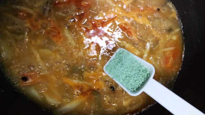 虾油贝丁萝卜丝菌菇,加一小勺蔬之鲜(鸡精)