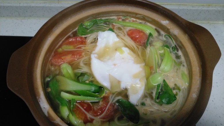 百香果蜂蜜果汁+砂锅面卧蛋,放入蛋,关火。
