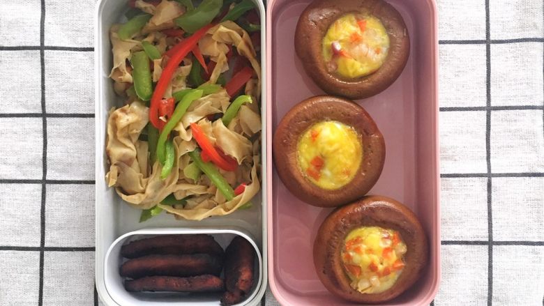 双椒炒豆皮,6️⃣ 美味爽口的素炒豆皮就完成啦~是不是很简单呢!