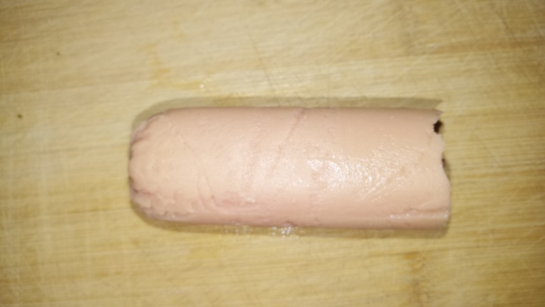火腿肠炒土豆片,准备半根<a style='color:red;display:inline-block;' href='/shicai/ 437'>火腿肠</a>。