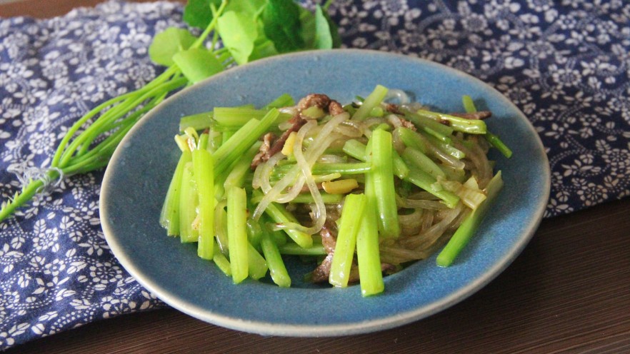 芹菜肉丝炒粉条