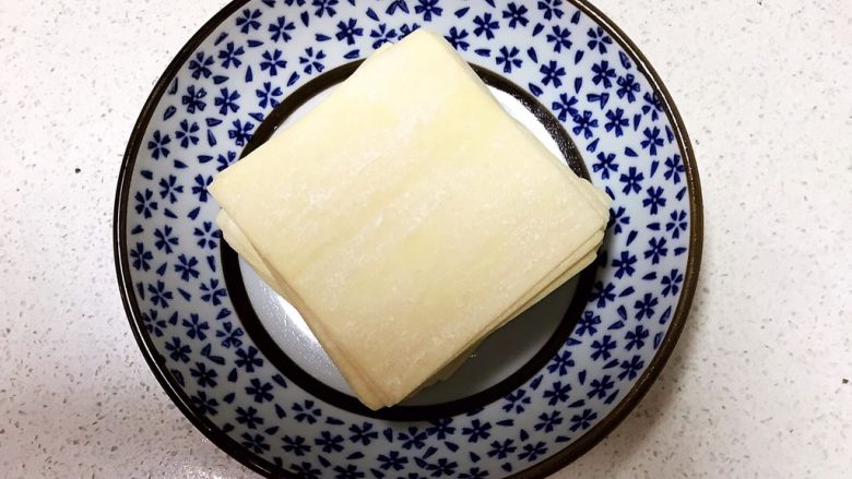 宝宝健康食谱 小金鱼虾仁猪肉抄手,抄手皮300克