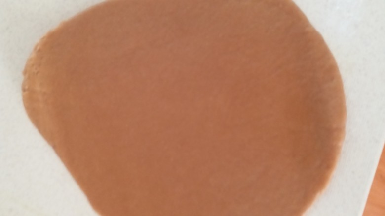 抹茶饼干,擀出薄饼,3mm左右,这是光线有问题,,,这图